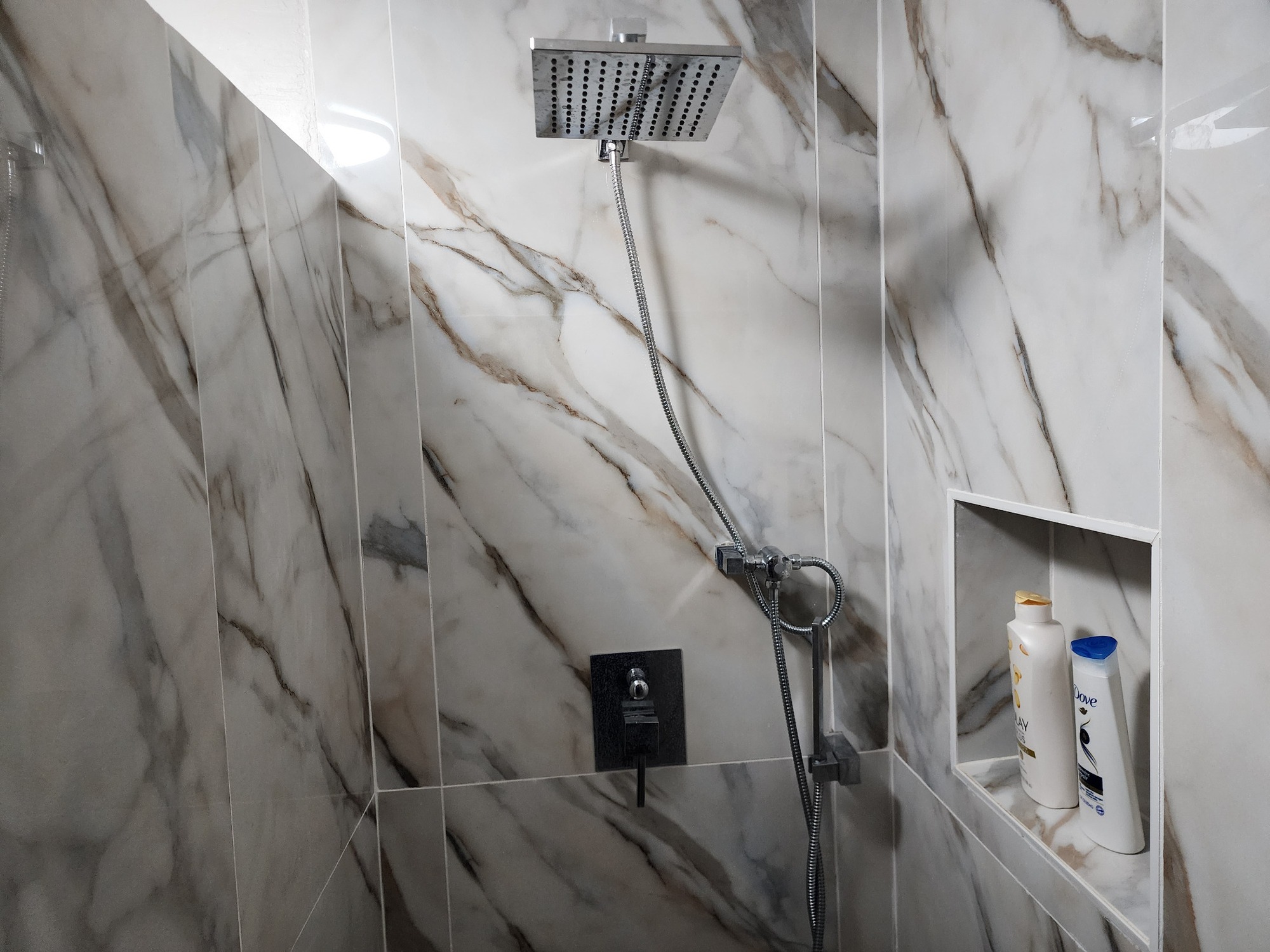 Datang Health Spa interior – shower